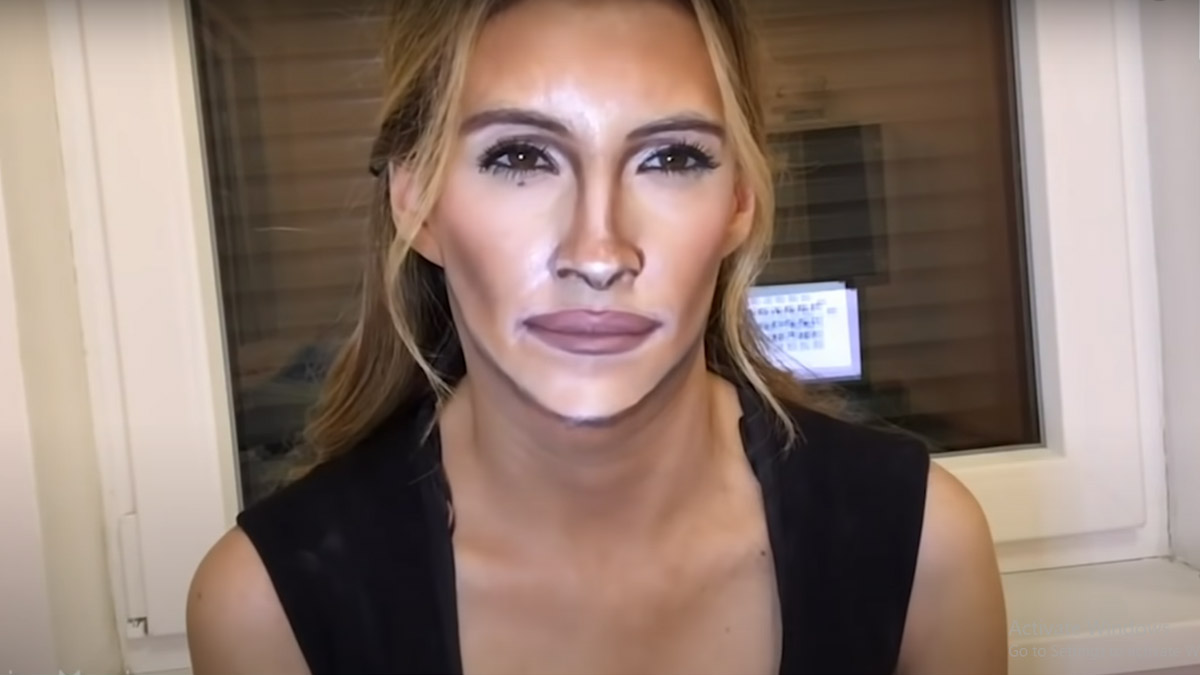 Crazy-Talented Makeup Artist Transforms Her Face