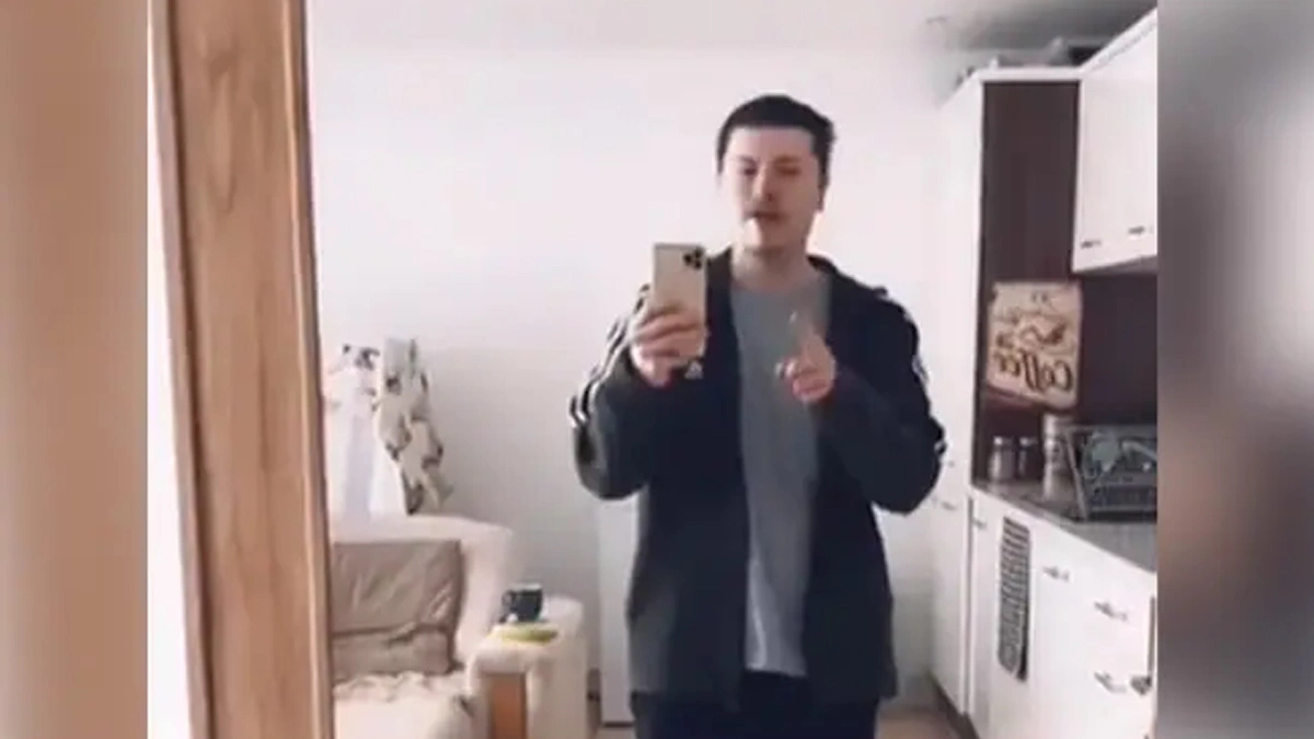 Artist Impresses Internet by Playing Beatboxing