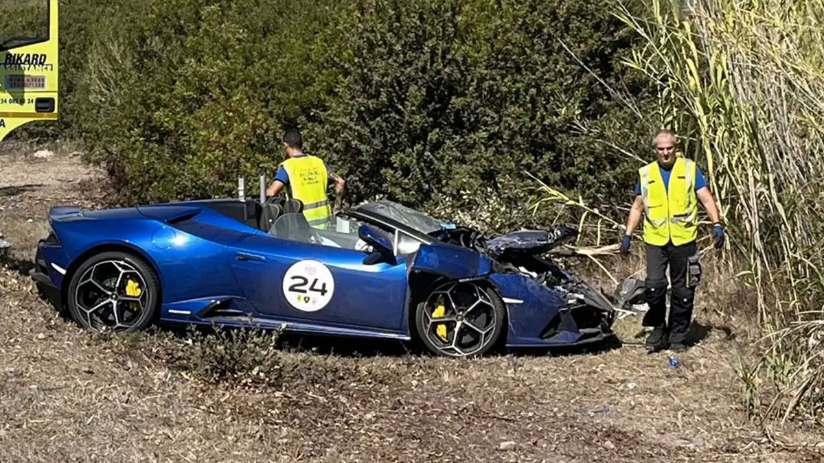 Actor Gayatri Joshi's Lamborghini Crashes with A Ferrari